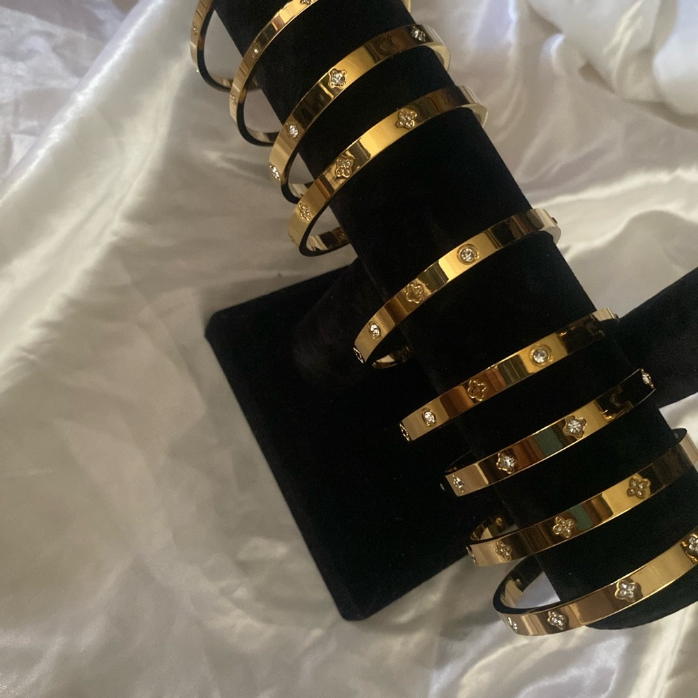 Gold Floral Accent Bangle Bracelet - Women Accessories